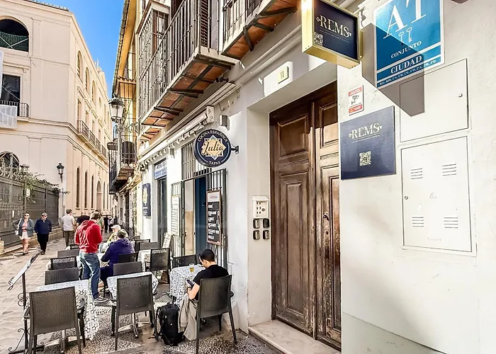 The Ceramics Picasso-inspired Rems Apartamento Málaga